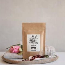 Load image into Gallery viewer, Rose Bath Soak French Apothecary - 125gm sachet - physical