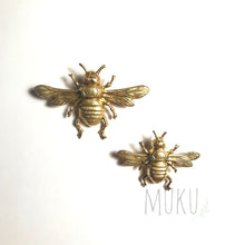 Load image into Gallery viewer, BRASS BEE BROOCHES - physical