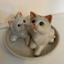 Load image into Gallery viewer, CERAMIC SALT &amp; PEPPER CAT - Kitchen
